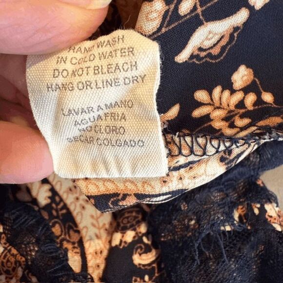 ILLA ILLA Sleeveless Short Romper Navy Blue Rust Paisley Lace Trim Size Small - Picture 3 of 7